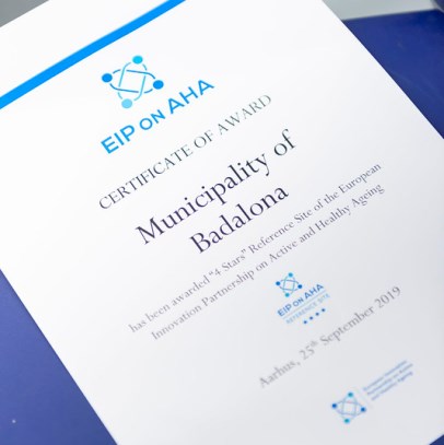 Costaisa joins the act of receiving the Badalona award for active and healthy aging
